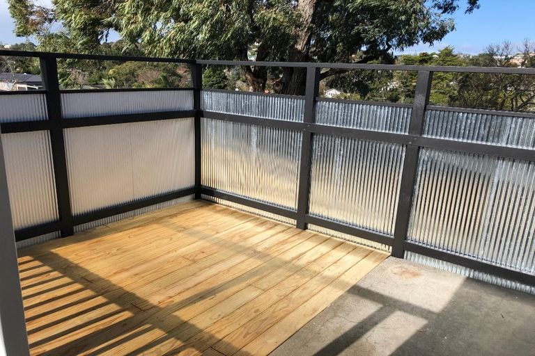 Photo of property in 6a Tallington Crescent, Torbay, Auckland, 0630