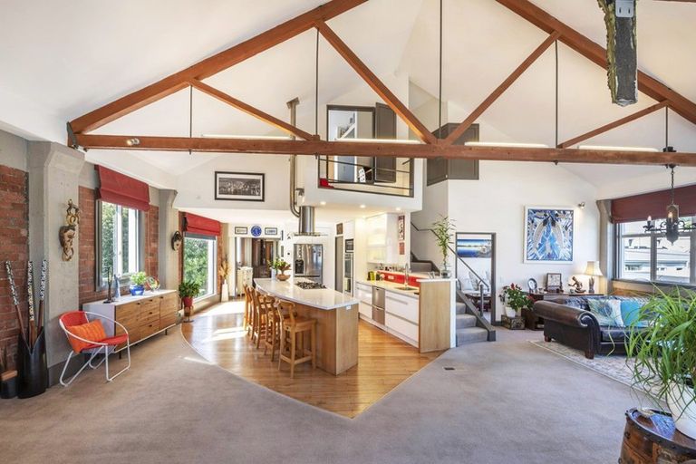 Photo of property in 5 Edge Hill, Mount Victoria, Wellington, 6011