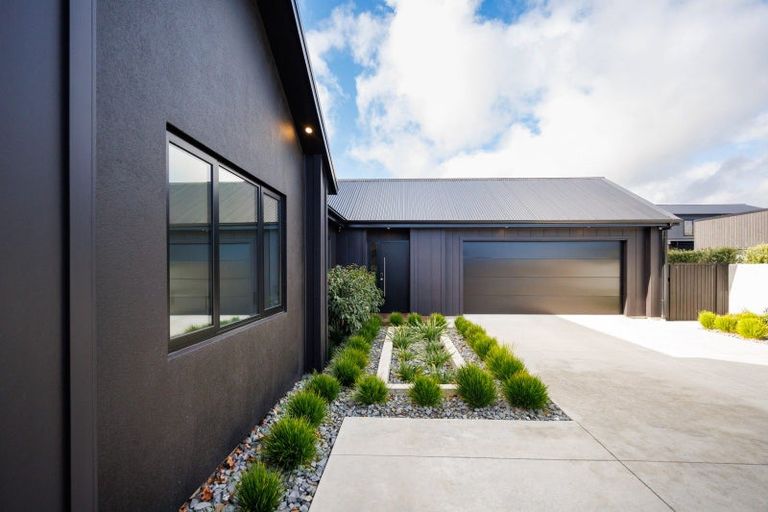 Photo of property in 58 Kanuka Drive, Hokowhitu, Palmerston North, 4410