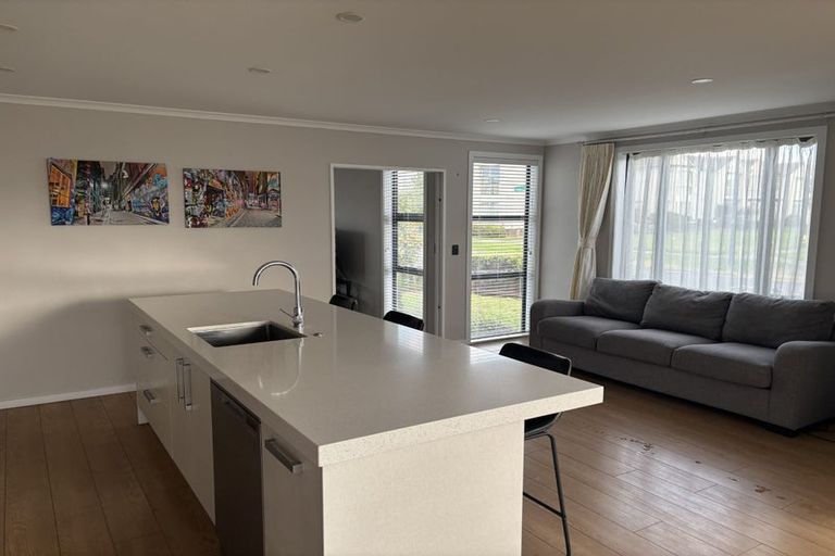 Photo of property in 18 Hopuni Way, Takanini, 2112