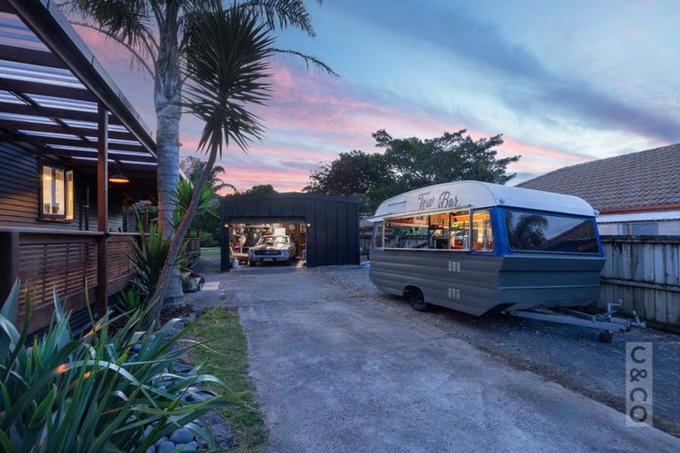 Photo of property in 50 Great North Road, Riverhead, 0820