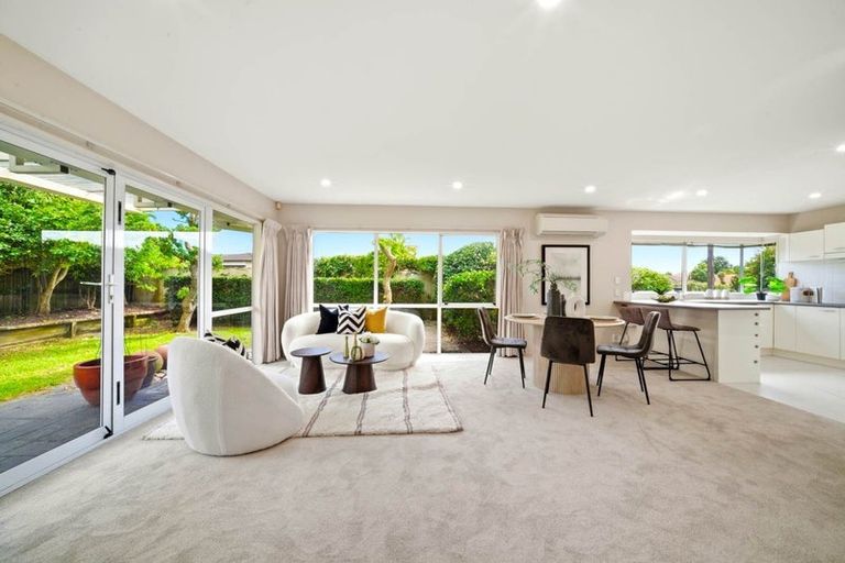 Photo of property in 22 Suncrest Drive, West Harbour, Auckland, 0618