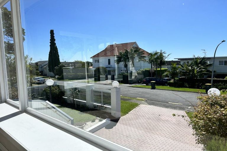 Photo of property in 1/3 Brown Street, Hauraki, Auckland, 0622