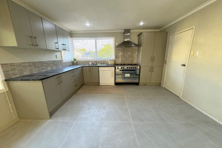 Photo of property in 13 Juniper Road, Sunnynook, Auckland, 0620