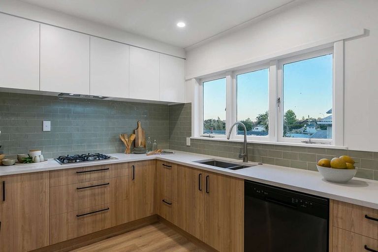 Photo of property in 17 Lancaster Road, Beach Haven, Auckland, 0626