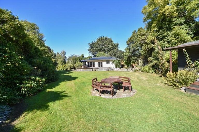 Photo of property in Ravenscliffe, 176 Woodside Road, Woodside, Outram, 9073