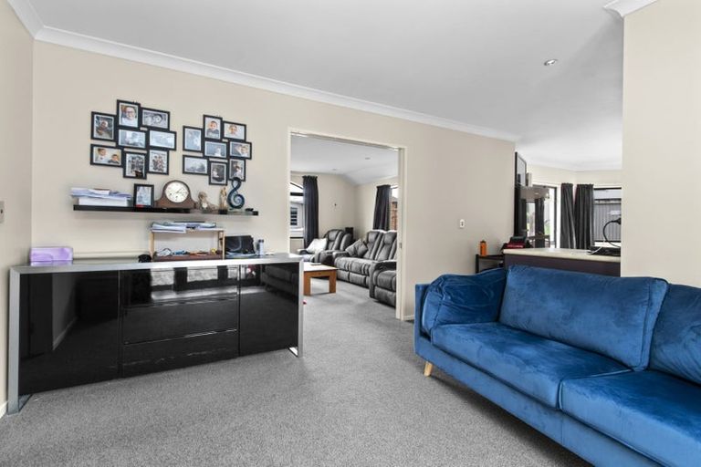 Photo of property in 24 Roderick Place, Rototuna, Hamilton, 3210