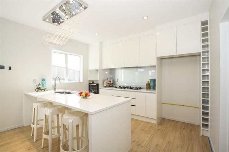 Photo of property in 73 San Valentino Drive, Henderson, Auckland, 0612