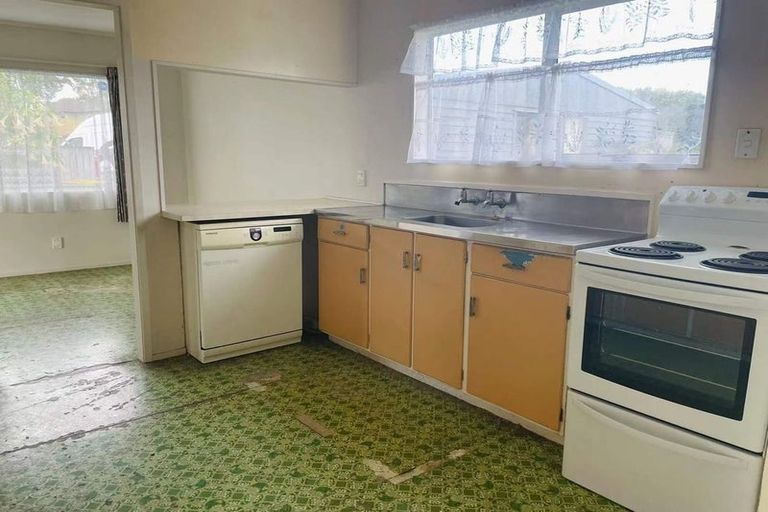 Photo of property in 1 Ballial Place, West Harbour, Auckland, 0618