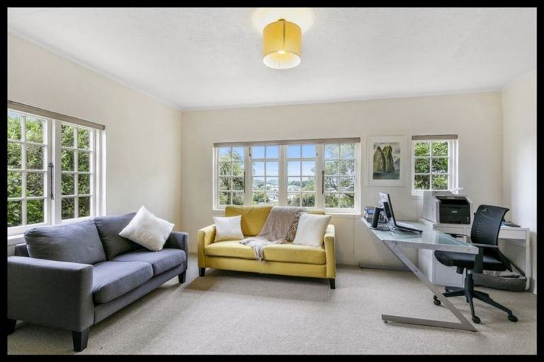 Photo of property in 42 Nicholson Road, Khandallah, Wellington, 6035