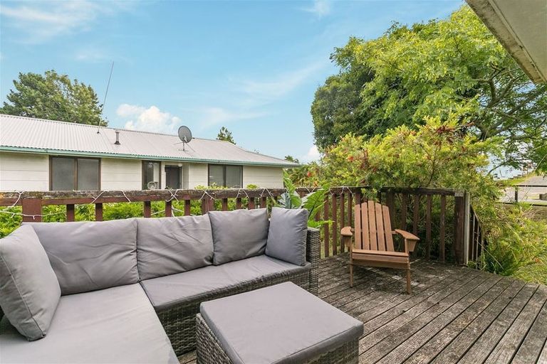 Photo of property in 7 Hueglow Rise, West Harbour, Auckland, 0618