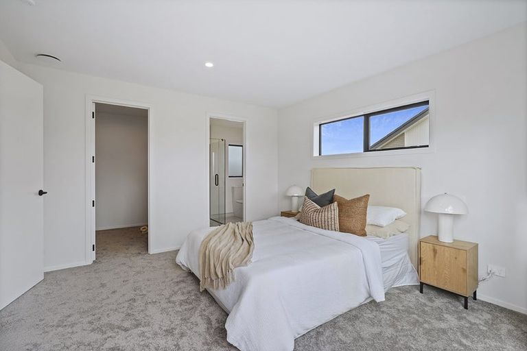 Photo of property in 22 Oneone Street, Cambridge, 3493