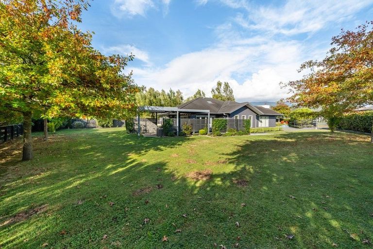 Photo of property in 140 Norana Road, Timberlea, Upper Hutt, 5018