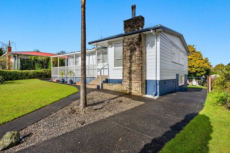 Photo of property in 34 Blakeborough Drive, Forrest Hill, Auckland, 0620