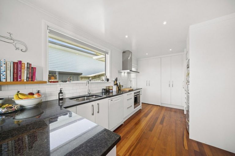 Photo of property in 20 Huntingdon Street, Northland, Wellington, 6012