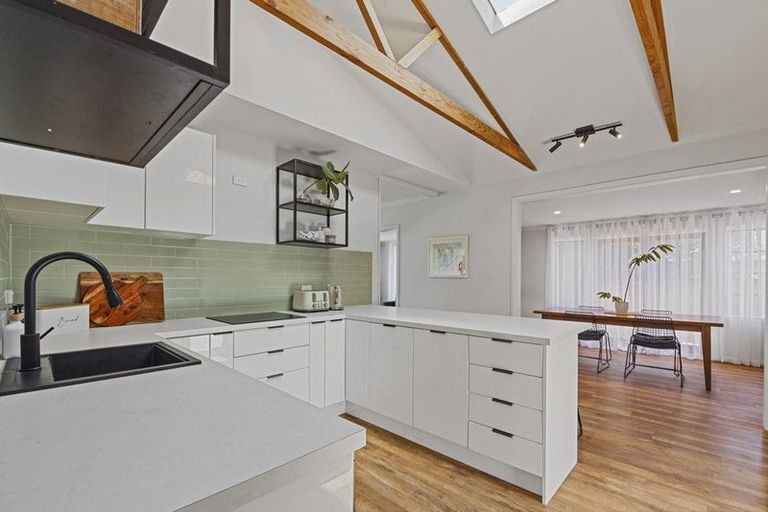 Photo of property in 144a High Street, Oxford, 7430