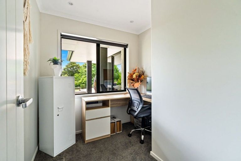 Photo of property in 33 Tesoro Way, Parahaki, Whangarei, 0112