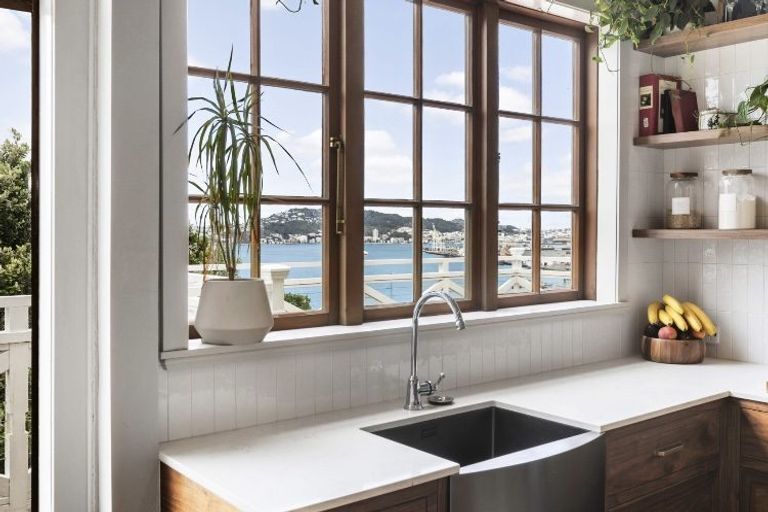 Photo of property in 31 Winchester Street, Kaiwharawhara, Wellington, 6035