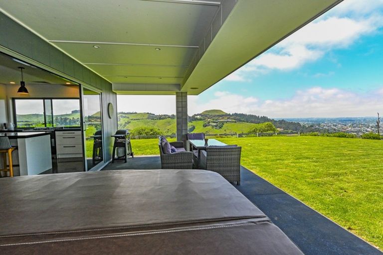 Photo of property in 254 Puketapu Road, Taradale, Napier, 4183