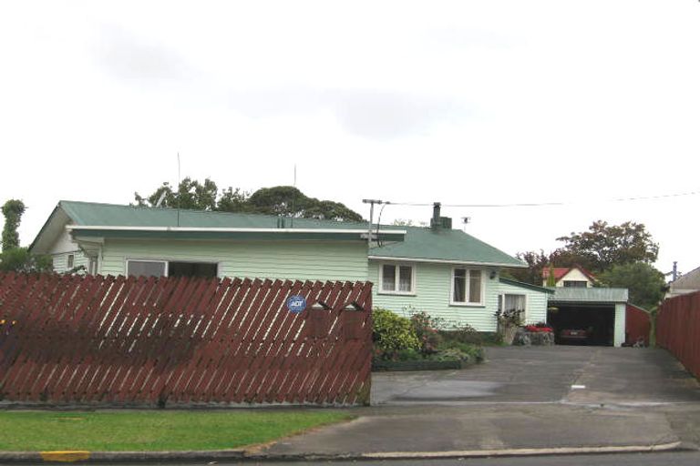 Photo of property in 2/40a Woodglen Road, Glen Eden, Auckland, 0602