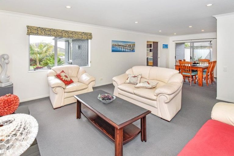 Photo of property in 17 Turnberry Drive, Wattle Downs, Auckland, 2103