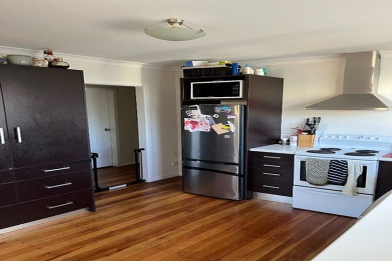 Photo of property in 182 Waimumu Road, Massey, Auckland, 0614