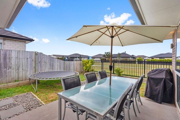 Photo of property in 8 Naeo Close, Papamoa Beach, Papamoa, 3118
