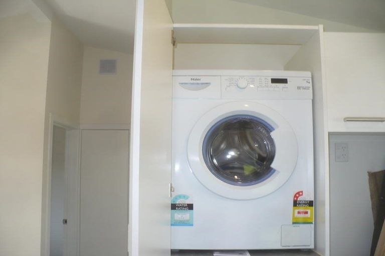 Photo of property in 2 Vera Road, Te Atatu South, Auckland, 0610