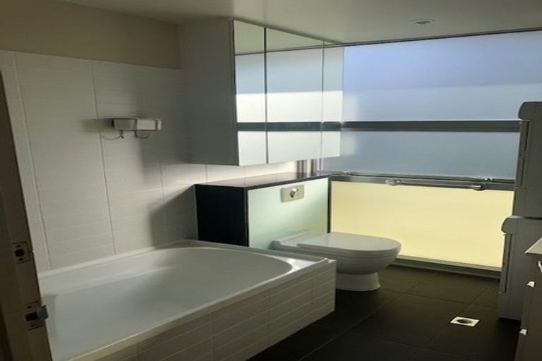 Photo of property in Summit Apartments, 9/184 Molesworth Street, Thorndon, Wellington, 6011