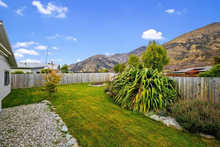 Photo of property in 13 Quill Street, Lake Hayes, Queenstown, 9304