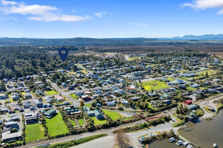 Photo of property in 11 Brownlee Drive, Moana, 7872