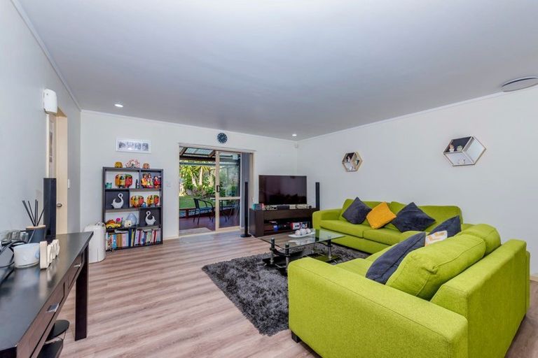 Photo of property in 29 Marinich Drive South, Ranui, Auckland, 0612