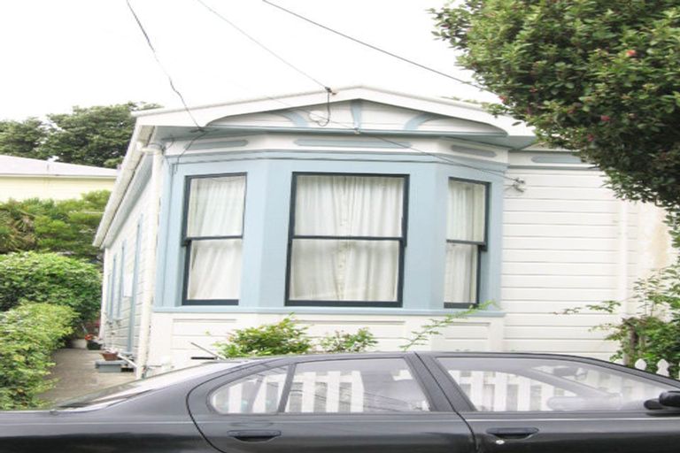 Photo of property in 15 Chatham Street, Berhampore, Wellington, 6023