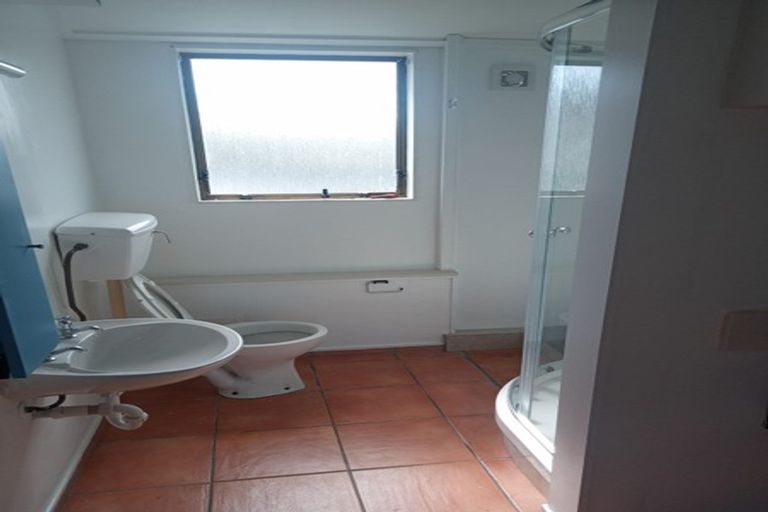 Photo of property in 140 Akaroa Drive, Maupuia, Wellington, 6022