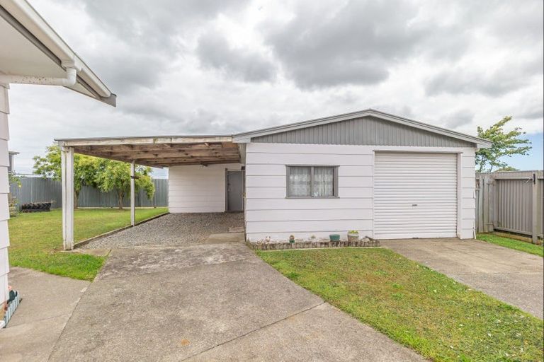 Photo of property in 104 Ryder Crescent, Levin, 5510