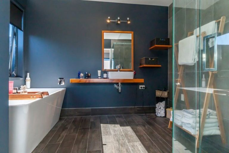 Photo of property in 18 Story Street, Foxton Beach, Foxton, 4815