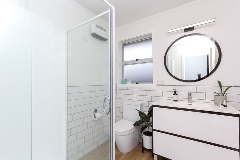 Photo of property in 83 Riversdale Drive, Merrilands, New Plymouth, 4312