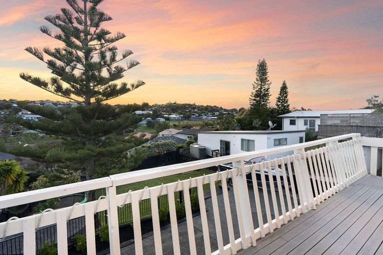 Photo of property in 239 Vipond Road, Stanmore Bay, Whangaparaoa, 0932