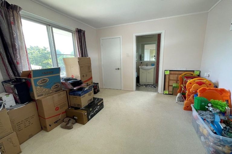 Photo of property in 8 Wyman Place, Pakuranga Heights, Auckland, 2010