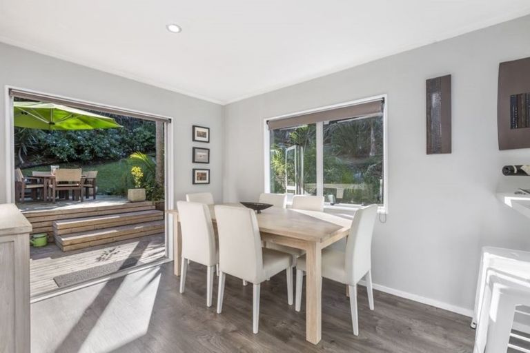 Photo of property in 2/9 Stitchbird Close, Murrays Bay, Auckland, 0630