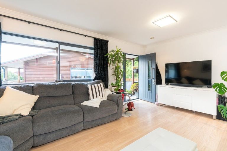 Photo of property in 96a Larsen Crescent, Tawa, Wellington, 5028