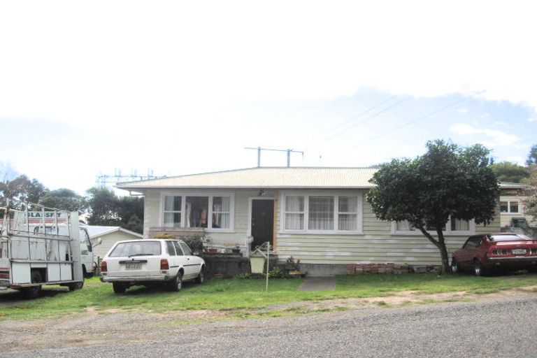 Photo of property in 76 Valley Road, Paraparaumu, 5032