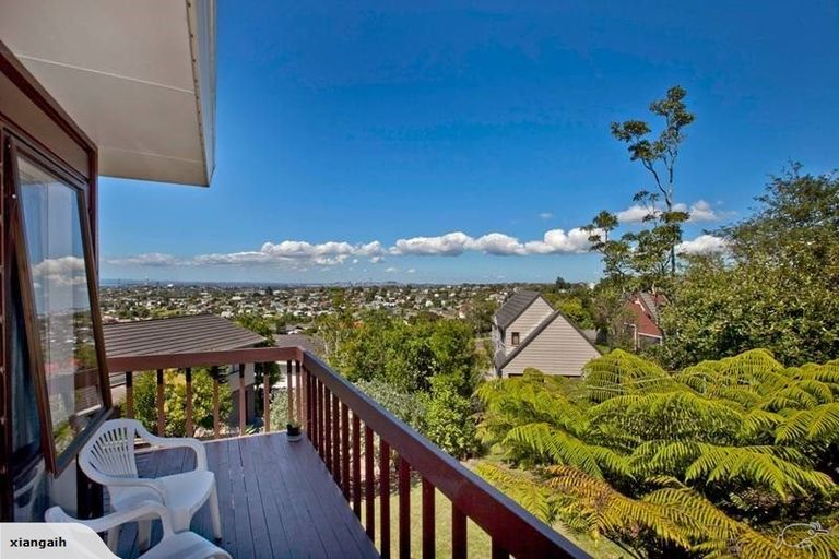 Photo of property in 131 Sunset Road, Totara Vale, Auckland, 0632