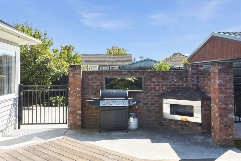Photo of property in 16 Munro Street, Redwood, Christchurch, 8051