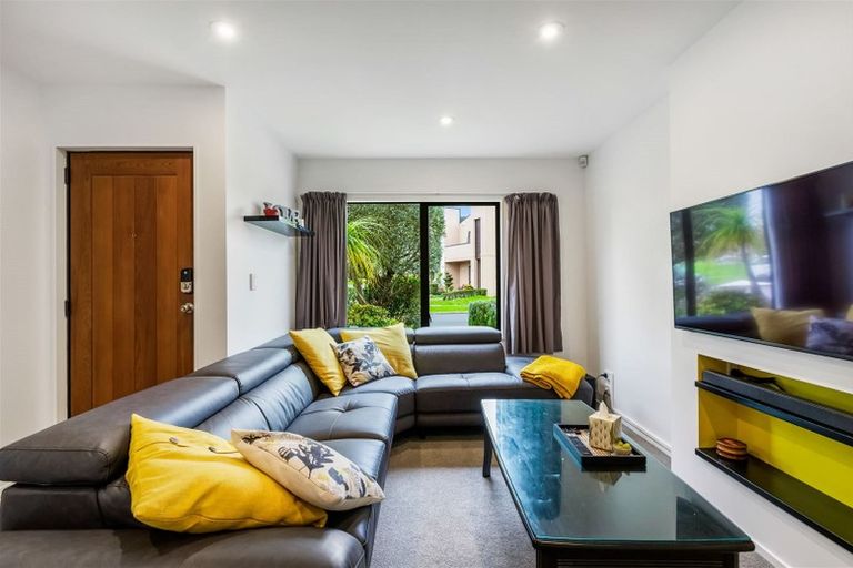 Photo of property in 9 Spalding Rise, Golflands, Auckland, 2013