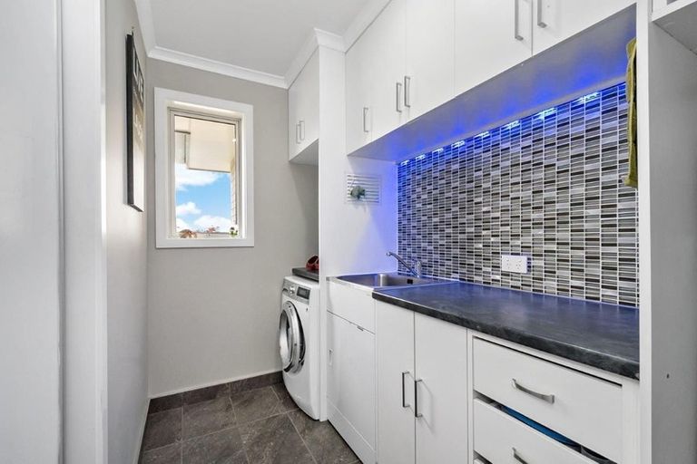 Photo of property in 21 Shillingford Boulevard, Rolleston, 7615