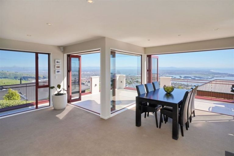 Photo of property in 1 Signal Hill Road, Mount Pleasant, Christchurch, 8081