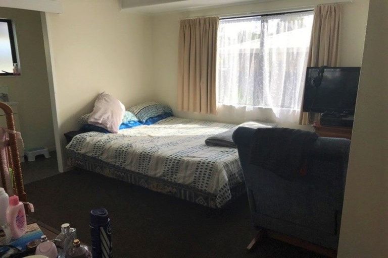 Photo of property in 2/39 Kopara Place, Clendon Park, Auckland, 2103