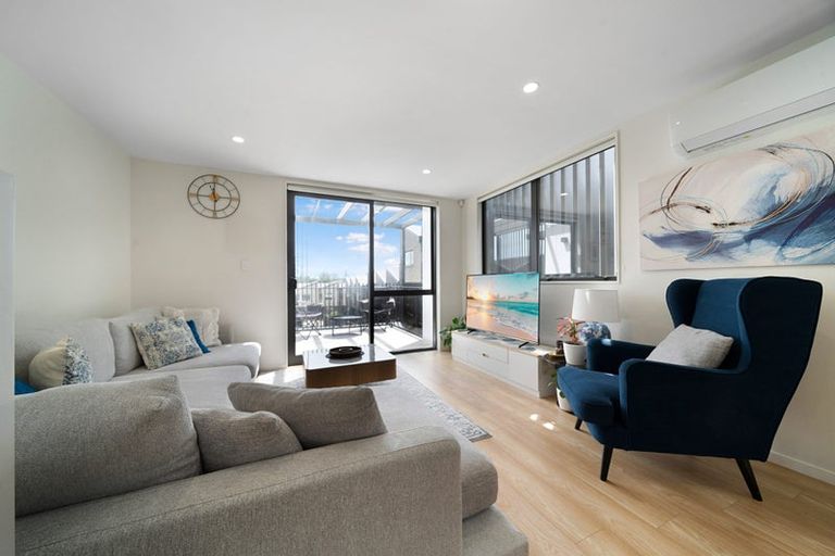 Photo of property in 7/30b Westgate Drive, Massey, Auckland, 0614