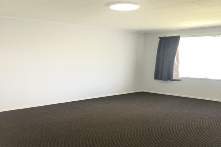 Photo of property in 55 Sikkim Crescent, Clover Park, Auckland, 2019